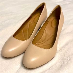 nude round toe heels